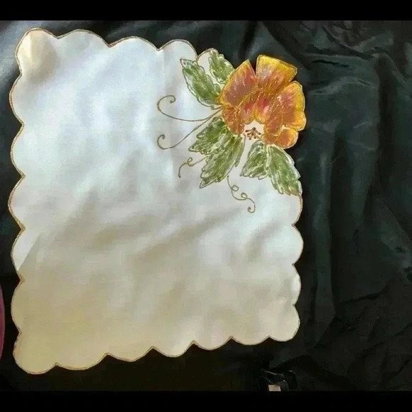 VINTAGE hand painted table  runner and 3 place mats. Never used - Picture 7 of 13